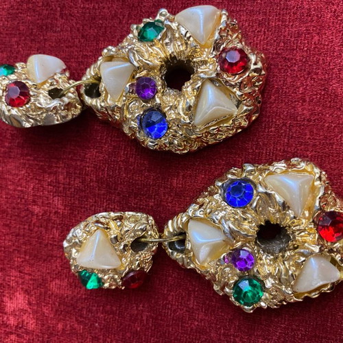 Vintage gold earrings like new with colorful stones and pearls