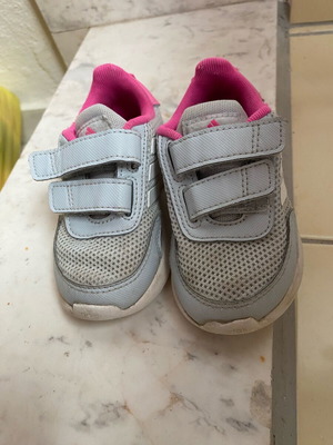 Παπούτσια αθλητικά βρεφικά adidas 22 μεταχειρισμένα