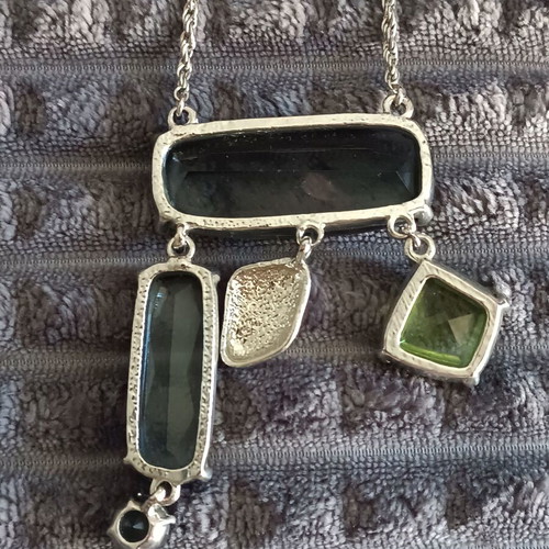 Benetton necklace like new, green