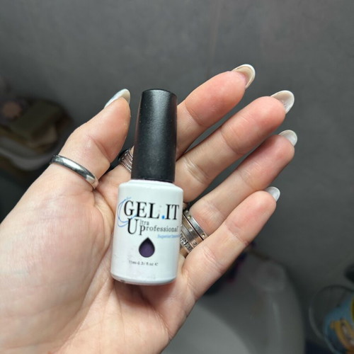 Semi-permanent nail polish set of 4 used