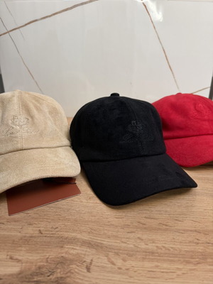 Καπέλα Loro Piana νέα, one size, μαύρο και κόκκινο