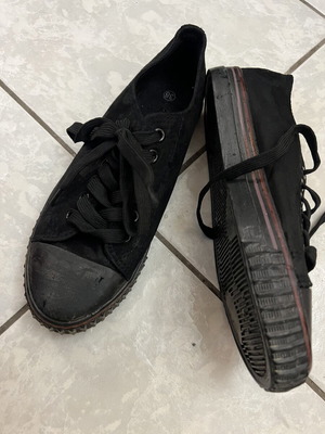 Athletic shoes size 38 like new, black