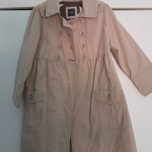 Gap trench coat for 5 years old like new, beige