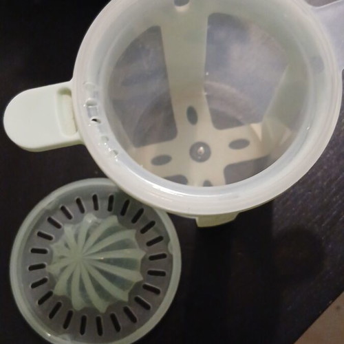 Kikkaboo bottle warmer used with lemon squeezer