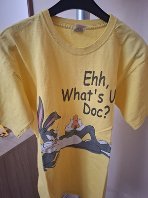 Bugs Bunny T-Shirt Fruit of the Loom size S like new, yellow