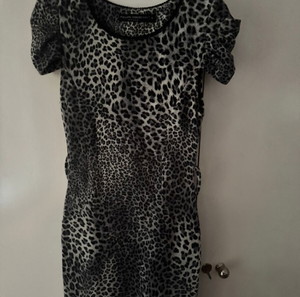 ANIMAL PRINT ΚΟΝΤΟ ΦΟΡΕΜΑ