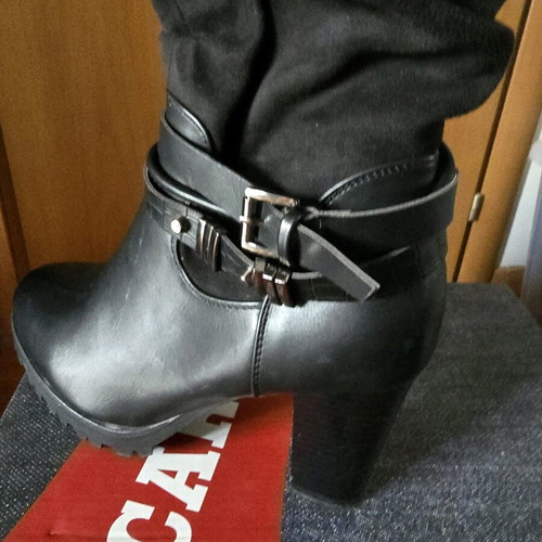 Boots below the knee like new, size 38, black and silver