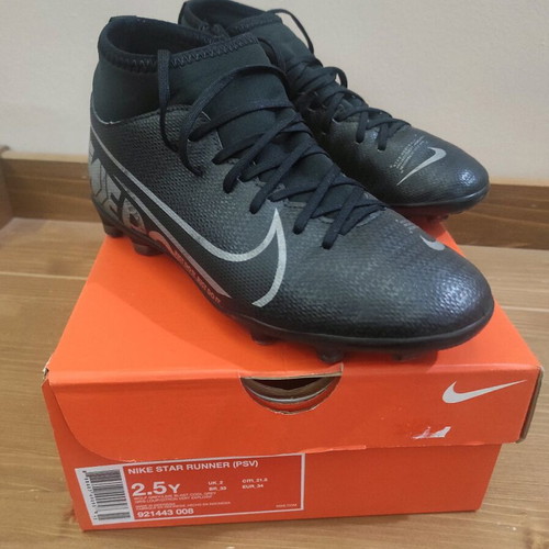 Nike football shoes kids like new, size 34, black