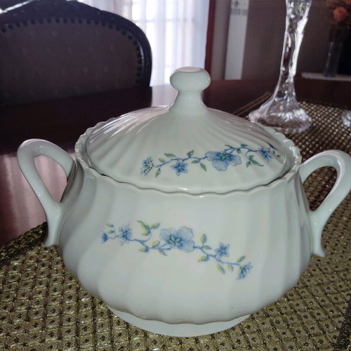 Porcelain soup tureens like new, set of 2