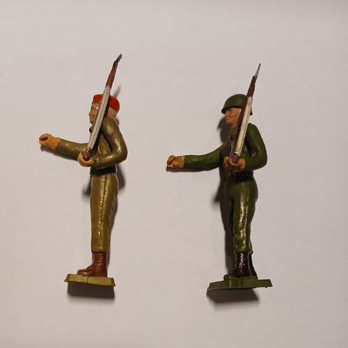 Athina toy soldiers infantry used, broken bayonet tip