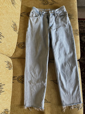 Levi's mom jeans σαν καινούργιο, μέγεθος W25, μπλε