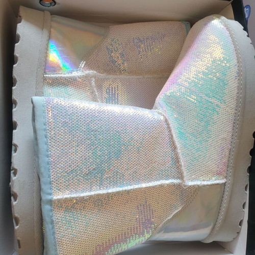 Boots new turquoise and silver with fur interior