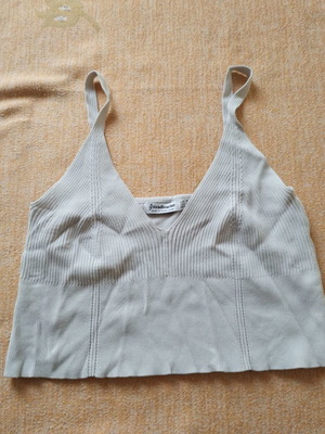 Stradivarius ριμπ crop top σε μπεζ, μέγεθος M