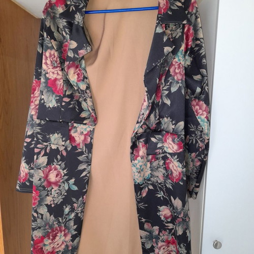 Black long coat with rose pattern without buttons, size M