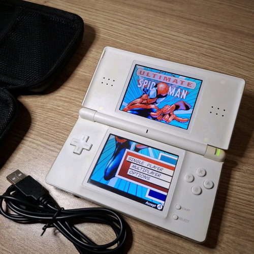 Nintendo DS Lite White like new with case and charger