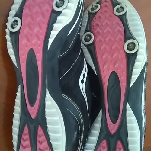 Saucony Kilkenny XC4 racing spikes used, size 42, black with pink laces