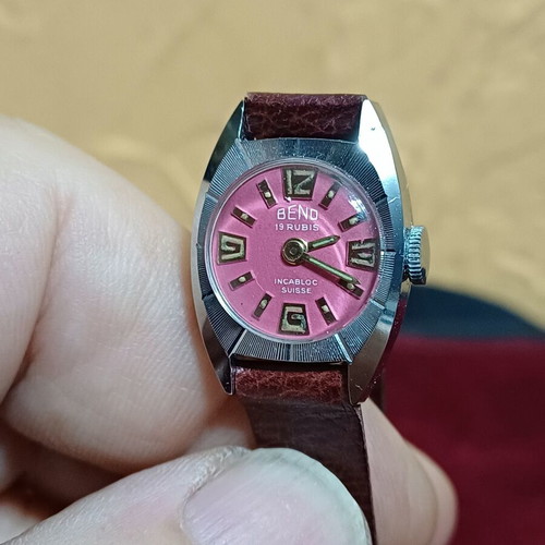 BENO women's manual winding wristwatch like new, vintage pink dial