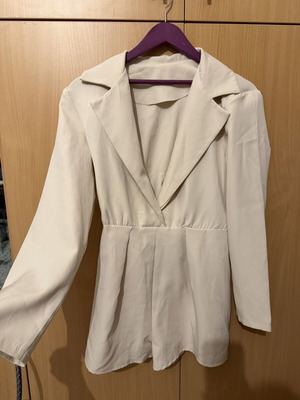 Ολόσωμο σορτς τύπου blazer μπεζ σαν καινούργιο, μέγεθος S/M