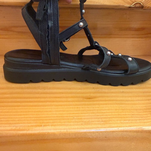 Tamaris sandals like new, size 41, black platform style