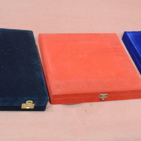 Three luxurious velvet gift boxes (dimensions 0.28X0.31X0.5 – 0.31X0.26X0.4 – 0.16X0.26X0.4)