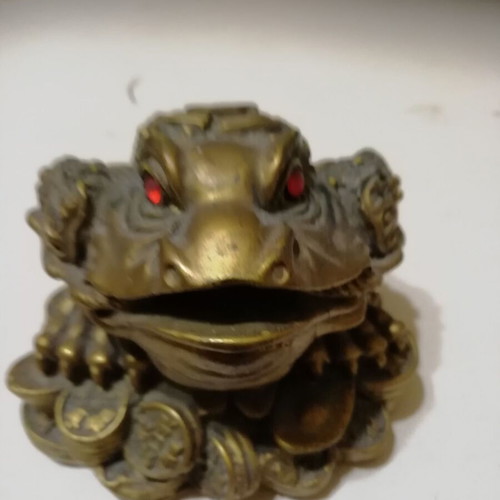 Plaster frog used decorative figurine
