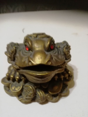 Plaster frog used decorative figurine