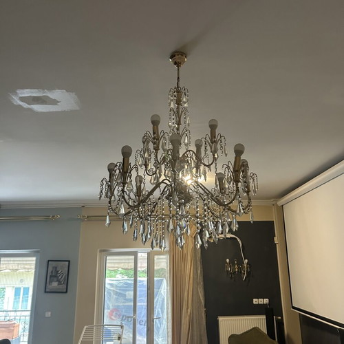 Classic chandelier with Bohemian crystals and 12 bulbs like new