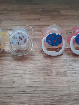 Mr Brown pacifiers new, set of 4, unused