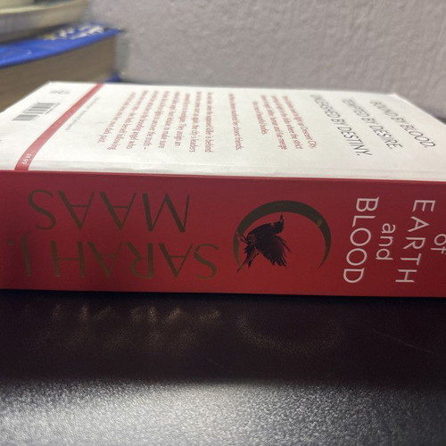 House of Earth and Blood Sarah J. Maas like new