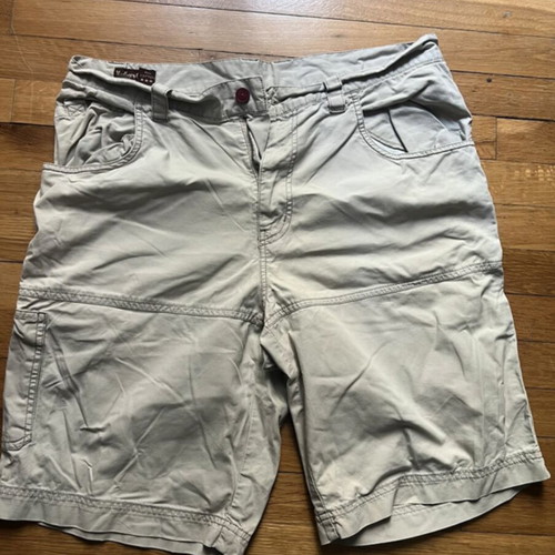 Marlboro Classics Cargo Bermuda shorts like new, beige, size M