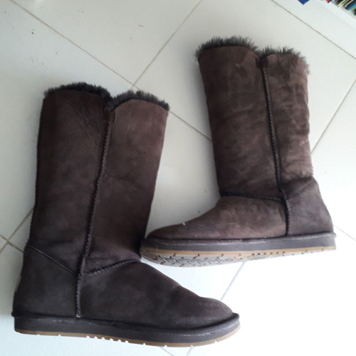 Ugg boots authentic, like new