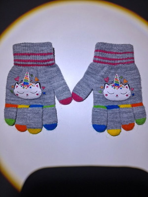 Children's gloves like new with colorful details