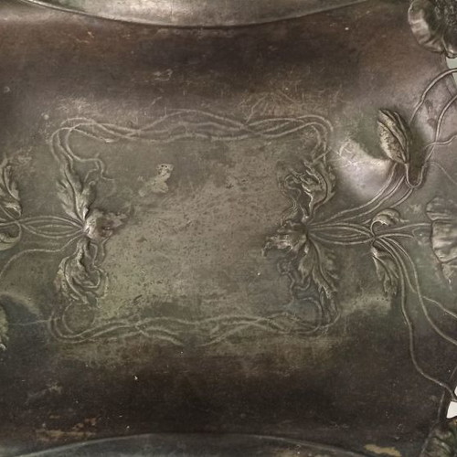 Art Nouveau tray used, made of tin with cracks