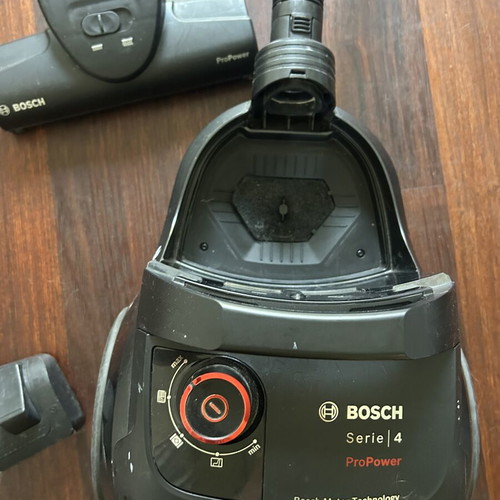 Bosch Series 4 BGS21POW2 vacuum cleaner used, bagless, 2 lt