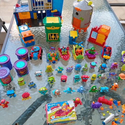Super Zings large set with 43 heroes and accessories like new