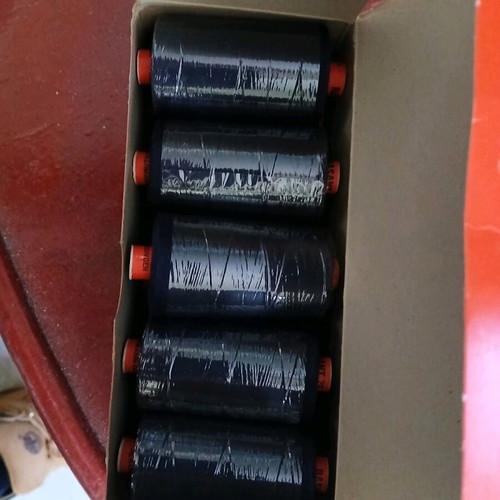 Threads new, box of 10 pieces