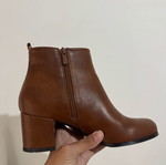Brown ankle boots size 39 like new with low heel