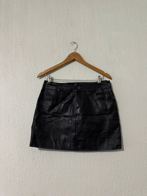 Leather mini skirt 3 Suisses like new, size 38, black