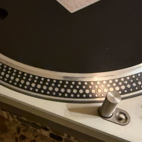 Technics SL-1200mk2 turntable used, excellent condition