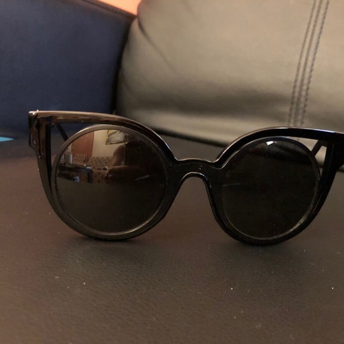 Sunglasses like new black with white arms from Mati Mati