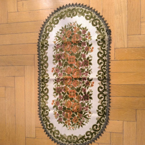 Velour Table Runner Set like new