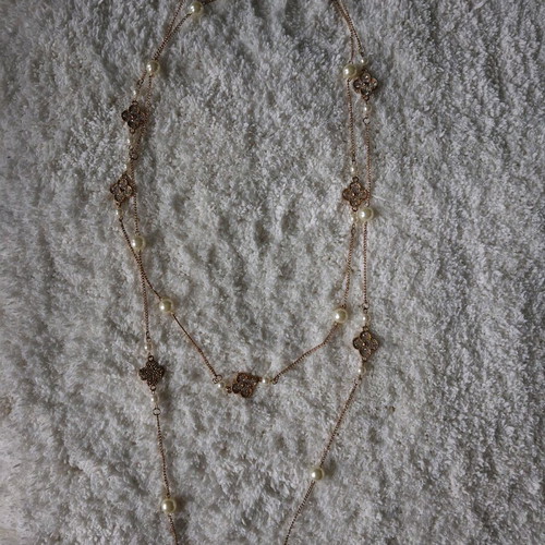 Long faux bijou necklace like new