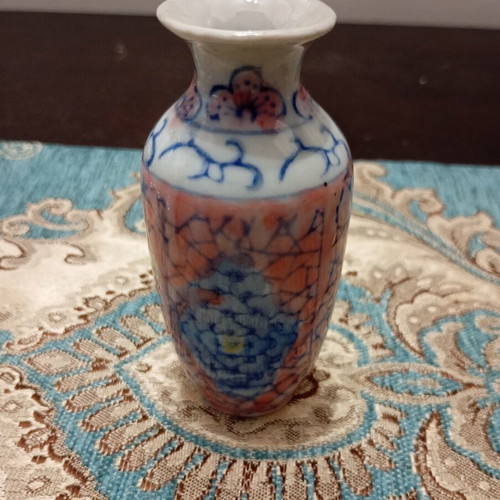 Miniature cloisonné collection like new, 5 pieces including Japanese porcelain