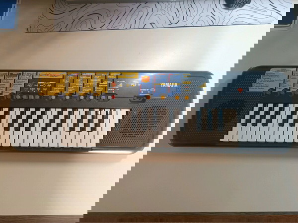 Yamaha PSS-14 piano