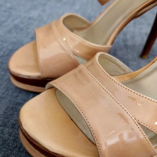 Stuart Weitzman Nude Patent Sandals size 38 like new