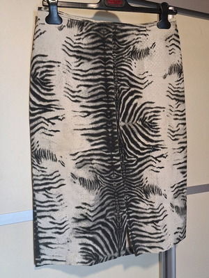 Midi skirt used, thin summer fabric, size L, black and white