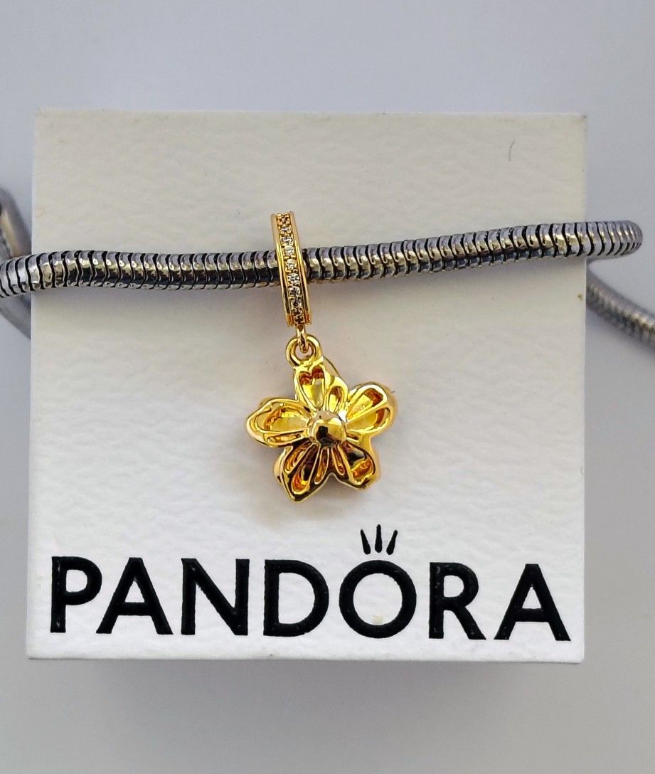 Pandora Blue Blossom Dangle Charm new,… - € 34,00 - Vendora.cy