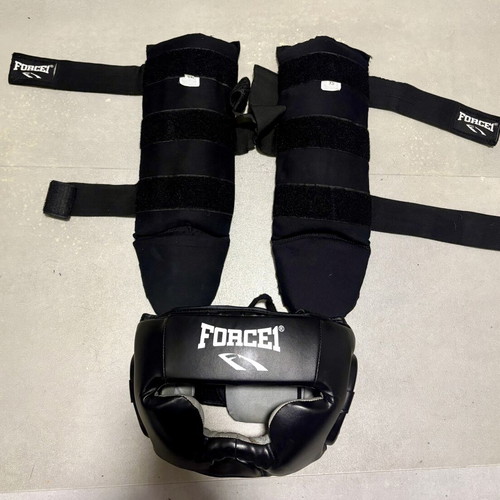 Force 1 Kids Kickbox Set used, helmet and shin guards XS