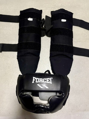 Force 1 Kids Kickbox Set used, helmet and shin guards XS
