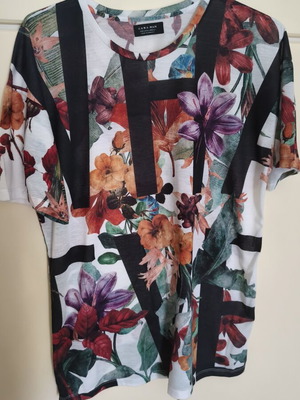 Bershka men's t-shirt with floral design like new, multicolor